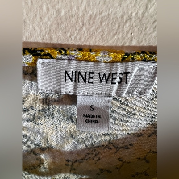 Nine West Women’s Slit Neck Long Sleeve Top yellow black white floral S - Picture 7 of 16